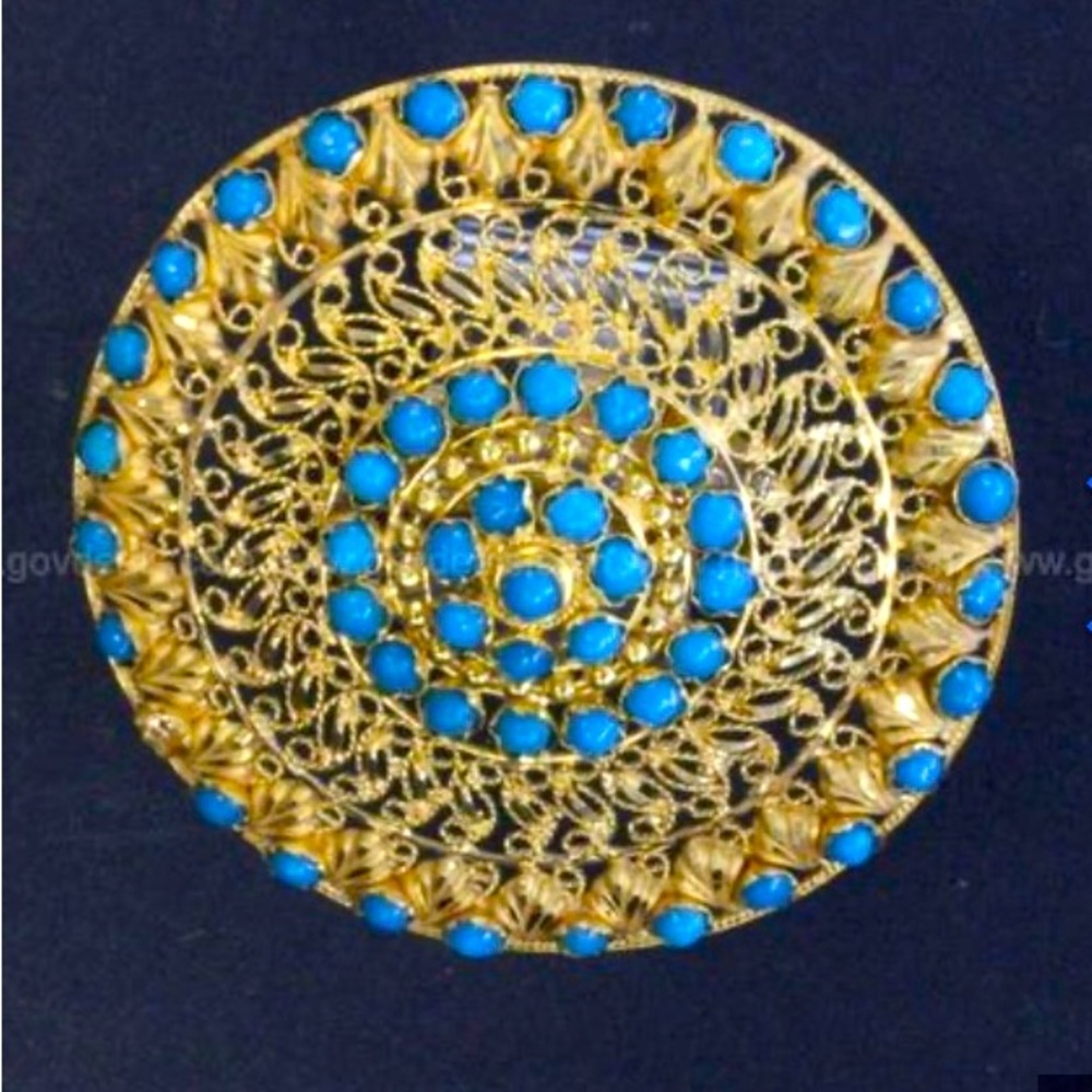 18K Solid Gold Ring - Picture 2 of 6